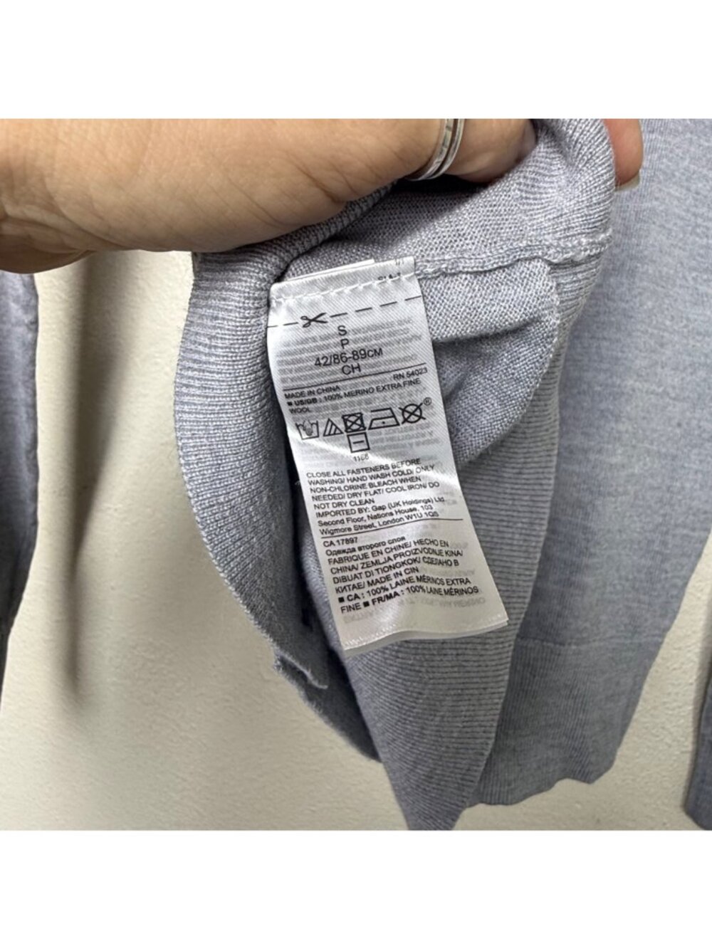 NWT Banana Republic 100% Merino Wool Gray Button Down Cardigan Sweater Sz S - Picture 5 of 7